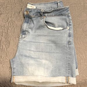 Blue cuffed denim stretchy jean shorts